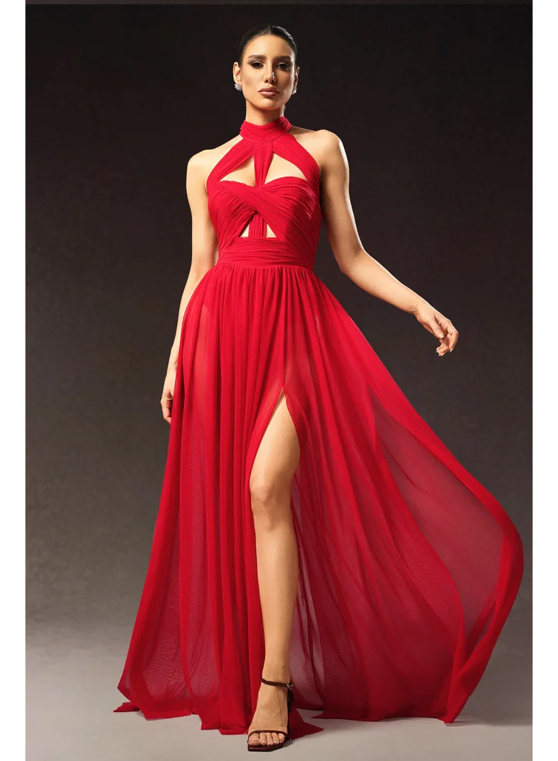 بيلا بارنيت فستان ماكسي بدون أكمام بياقة هالتر من تيساري بتصميم مجوف